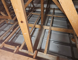 Zateplení rodinného domu typu bungalov pomocí foukané izolace